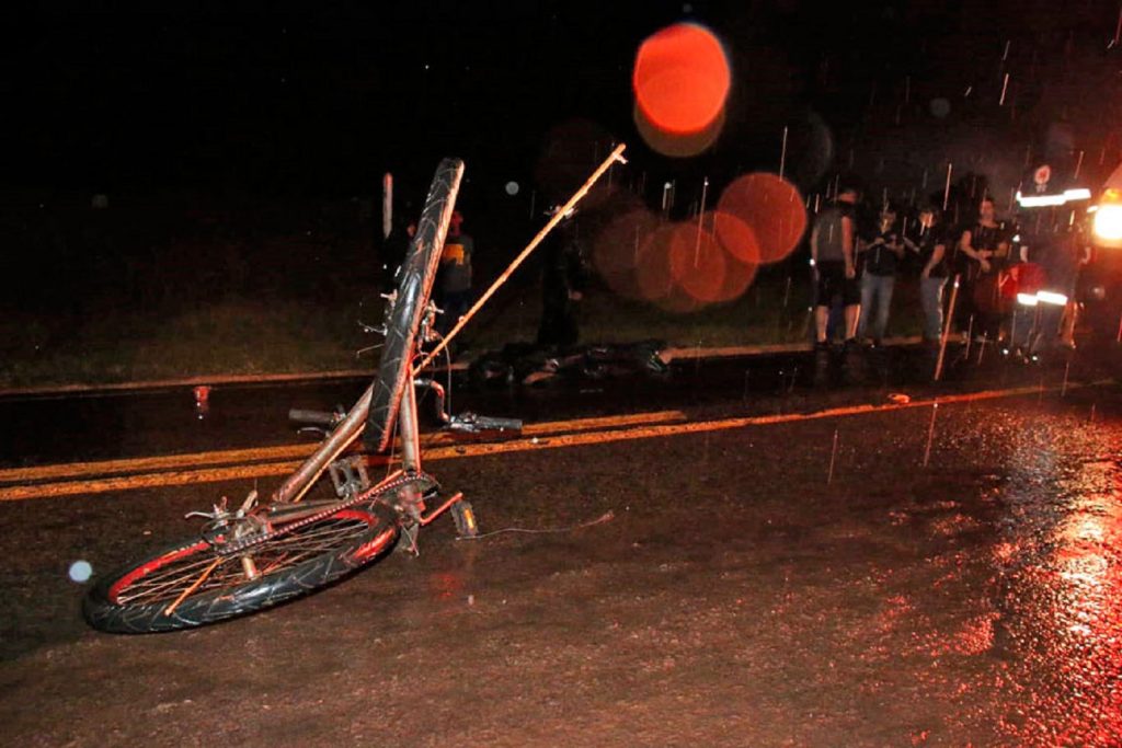 Ciclista e motociclista morrem atropelados por Montana, após sofrerem queda na PR-487