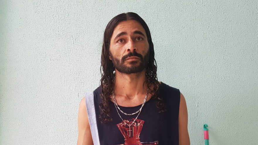 “Ele me chamou de viado”, diz vítima de homofobia, acusada de furto