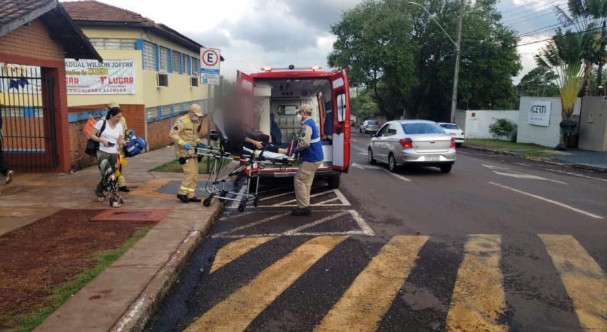 Idosa lesiona o joelho após sofrer queda no Centro