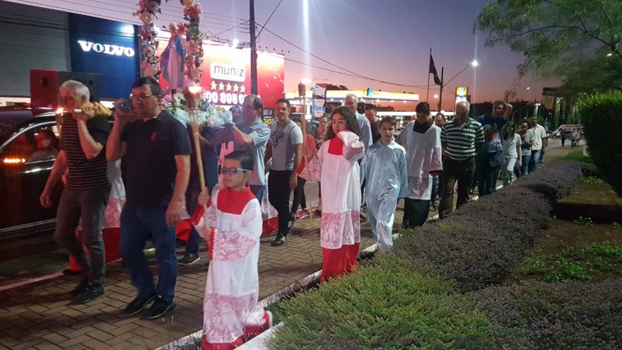 Procissão do São Cristóvão ao Pacaembu chama a atenção na Av. Brasil