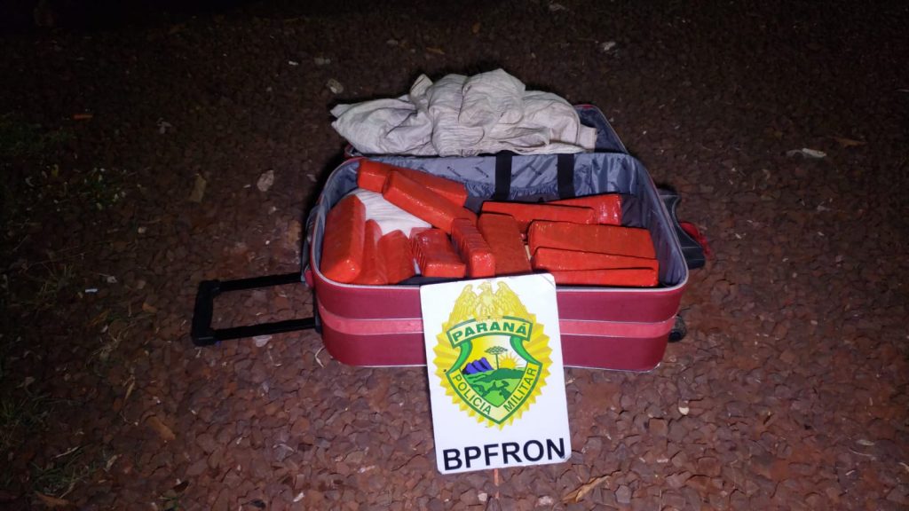BPFron apreende aproximadamente 13kg de maconha
