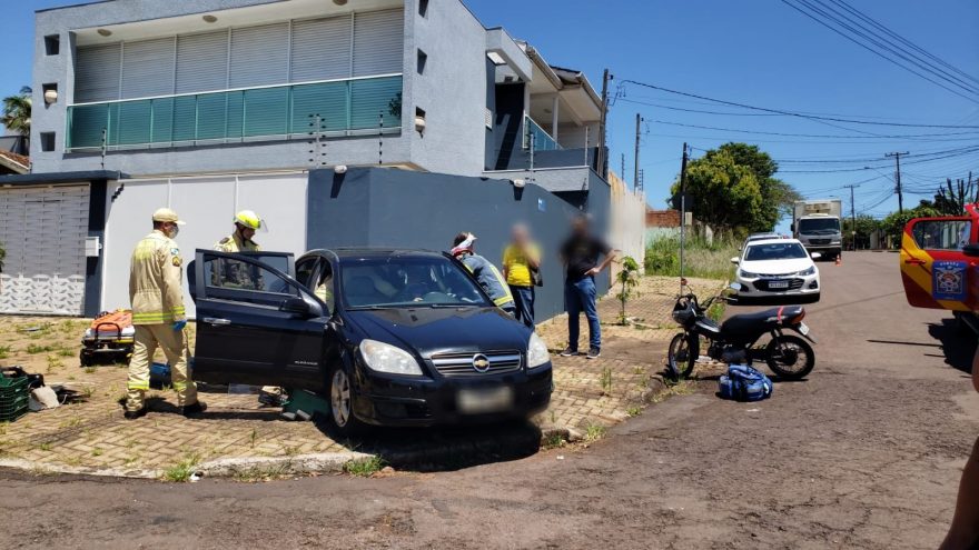 Grave acidente deixa mulher encarcerada no Bairro Parque São Paulo