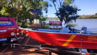 Bombeiros tentam localizar pessoa que se afogou no Lago Municipal