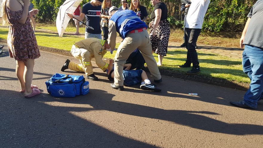 Adolescente fica gravemente ferido após colisão entre carro e bicicleta
