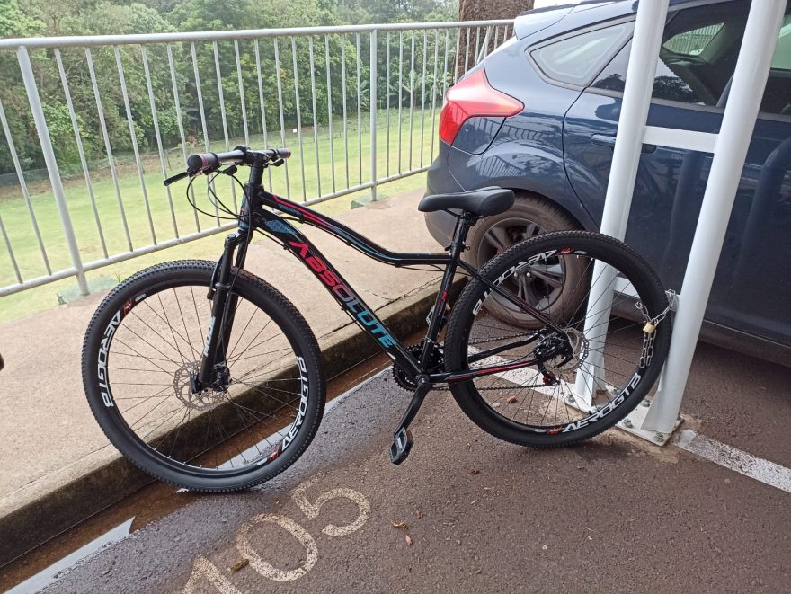 Bicicleta foi furtada no Calçadão; câmera flagrou ação criminosa