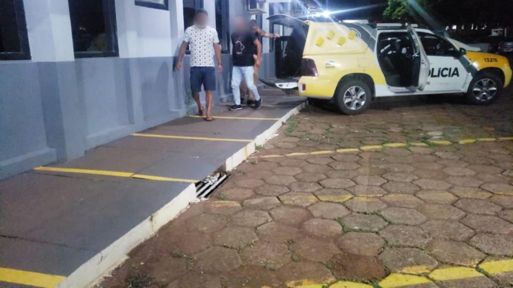 Homens são detidos pela PM em Cascavel