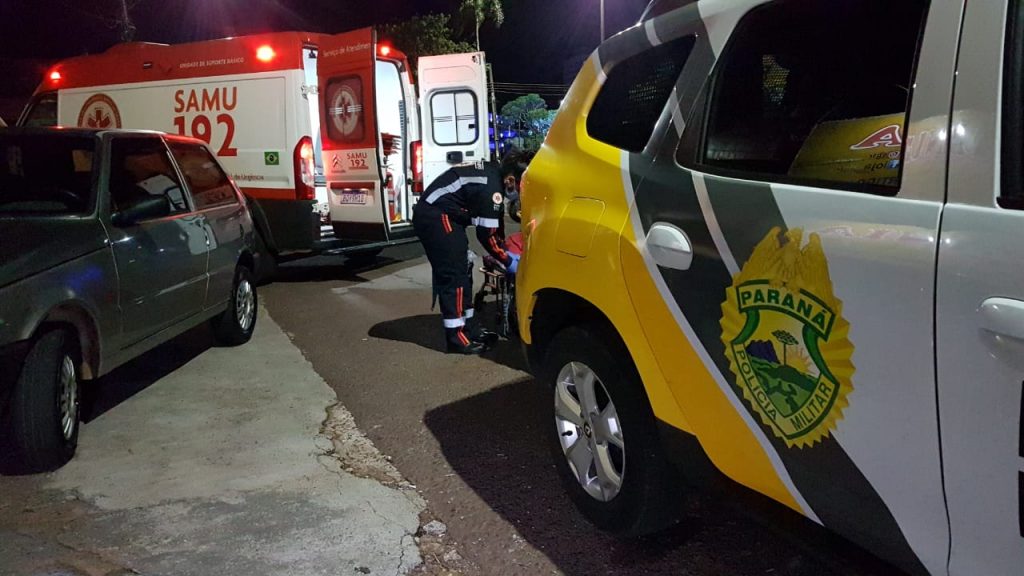 Homem em surto colide carro e é atendido pelo Samu e Polícia Militar