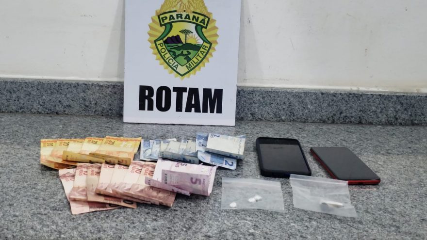 Três pessoas são conduzidas à delegacia após envolvimento com drogas, no bairro 14 de Novembro