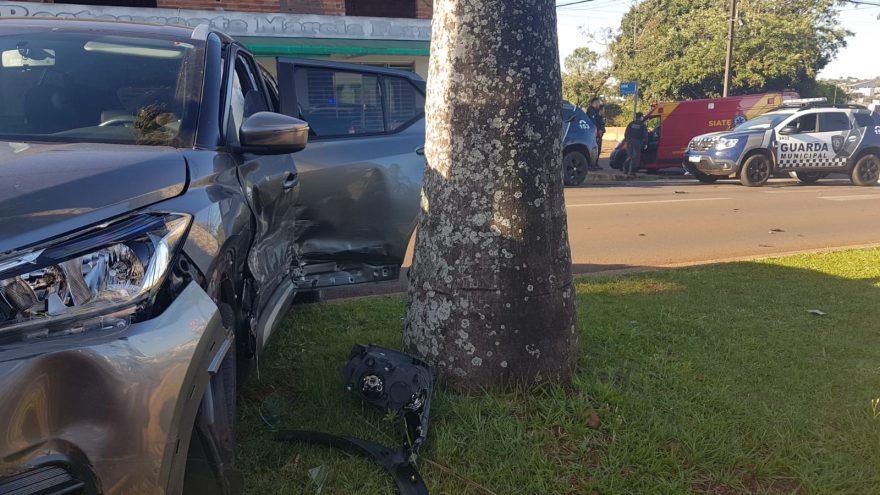 Forte colisão entre veículos é registrada no Bairro Coqueiral