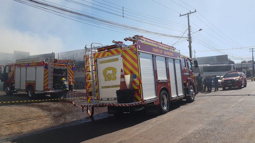 Incêndio em empresa de tapeçaria mobiliza Bombeiros no Cataratas
