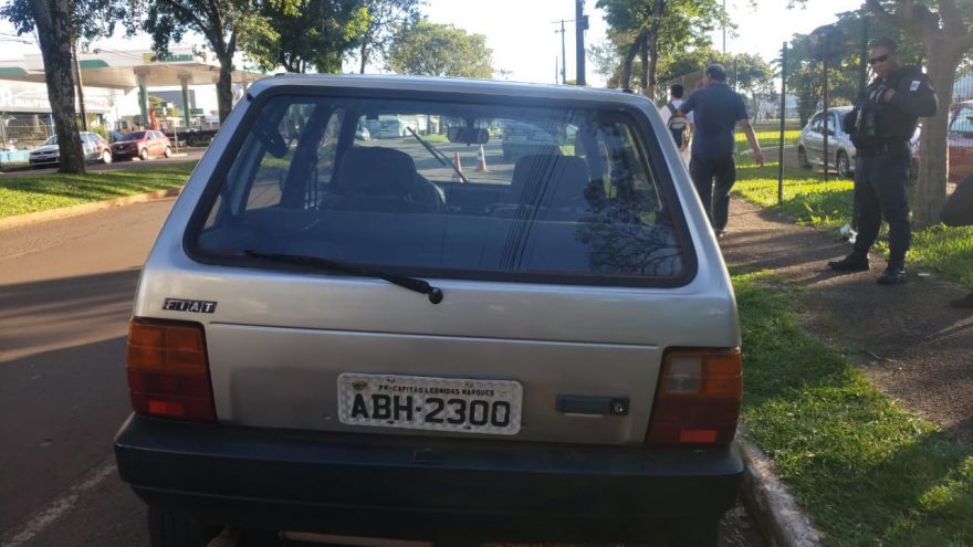 Fiat Uno com indicativo de furto é recuperado nas proximidades da Rodoviária