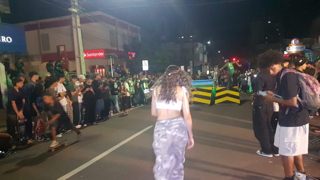 Amantes do skate se reúnem em evento no Centro de Cascavel