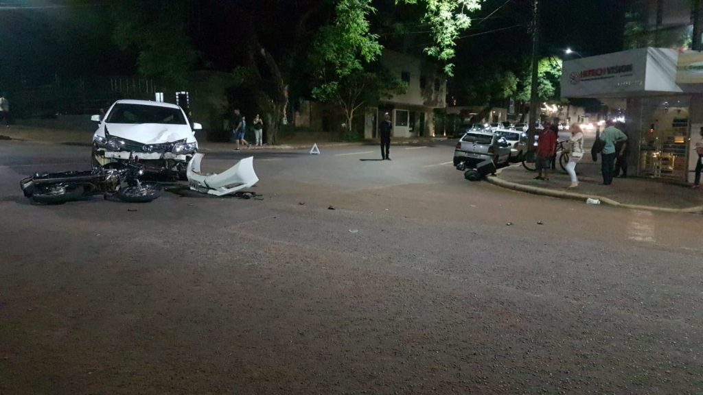 Motoboy fica gravemente ferido após colisão de trânsito