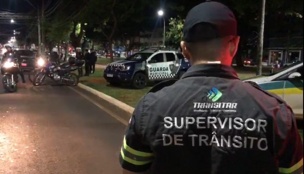 Operação de trânsito na Avenida Brasil termina com detidos por embriaguez e apreensões de veículos