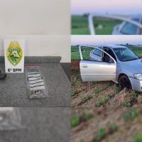Imagem referente a Veja armas e carro que estavam com assaltantes morto e detidos