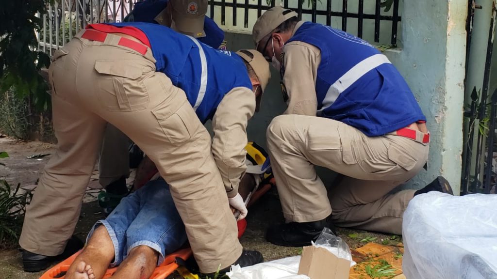 Homem de 60 anos é agredido e sofre fraturas
