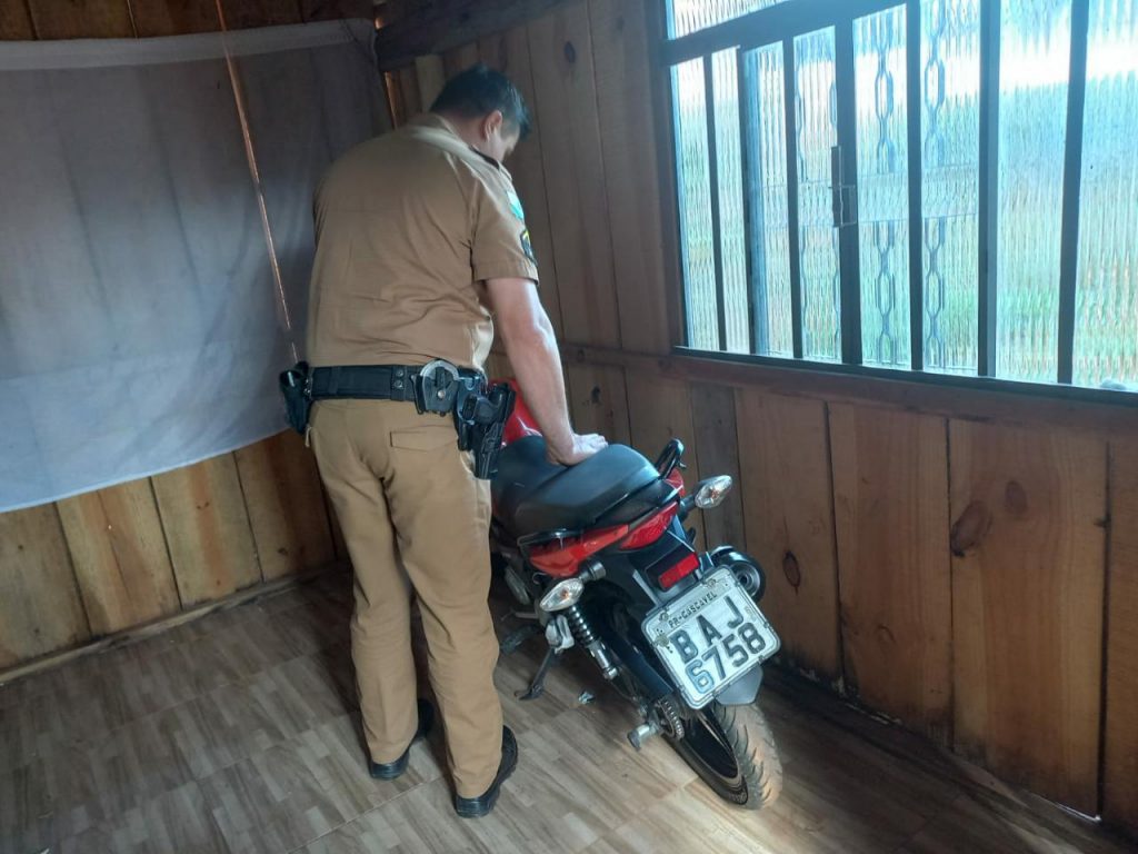 Minutos após furtada, motocicleta é recuperada pela PM em Santa Tereza