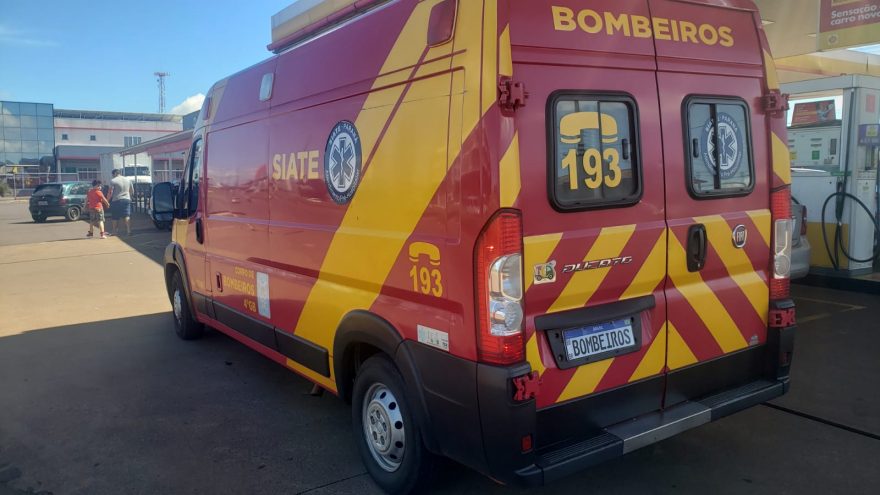 Ciclista fica ferido em acidente de trânsito na Av. Carlos Gomes