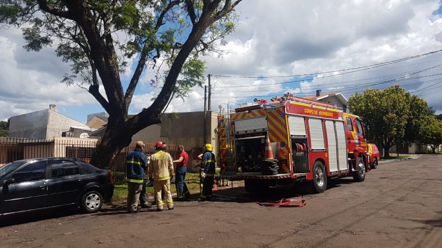 Corpo de Bombeiros é acionado para combater incêndio em edificação no Maria Luiza