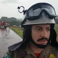 Imagem referente a De acordo com o Tenente dos Bombeiros, vítimas foram ejetadas em capotamento na PR-180