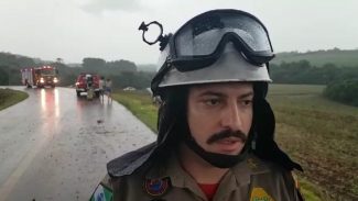 De acordo com o Tenente dos Bombeiros, vítimas foram ejetadas em capotamento na PR-180
