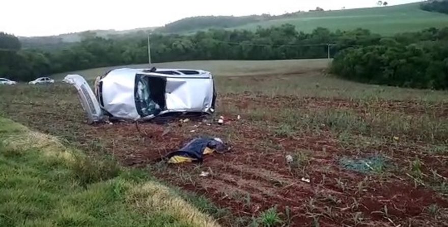Um homem e uma mulher morreram após capotamento na PR-180