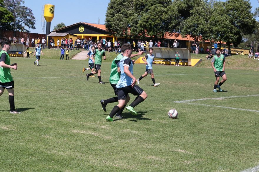 Mais de 200 atletas participam de peneira no FC Cascavel