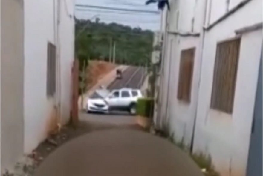 Câmera flagra acidente que terminou com a morte de três pessoas da mesma família