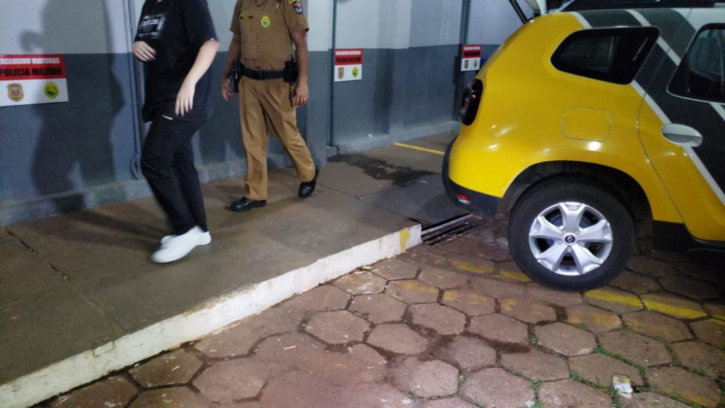 Jovem de 18 anos é detida acusada de furto de mais de R$ 700 em mercadorias em supermercado