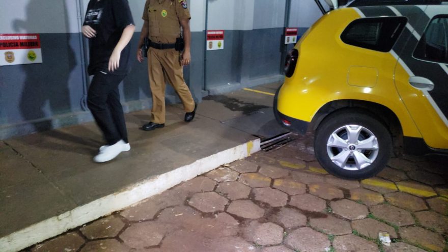 Jovem de 18 anos é detida acusada de furto de mais de R$ 700 em mercadorias em supermercado