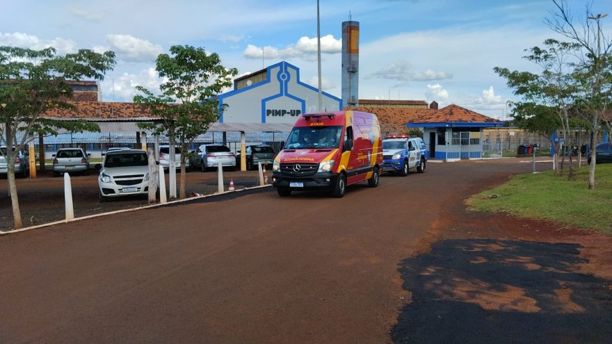 Vítima de queda de plano elevado é socorrida em Penitenciária