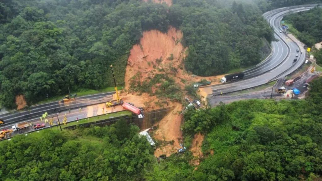 Trecho da BR-376 atingido por deslizamento de terra ‘não apresentava risco’, diz concessionária