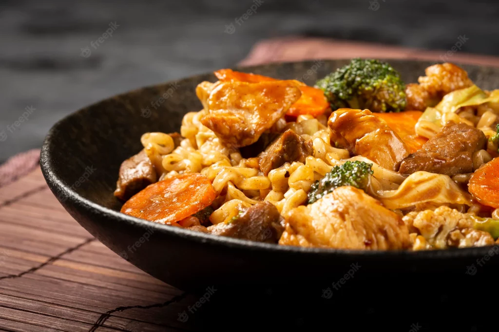 Restaurante Popular serve Frango Xadrez no almoço; confira o cardápio desta quarta