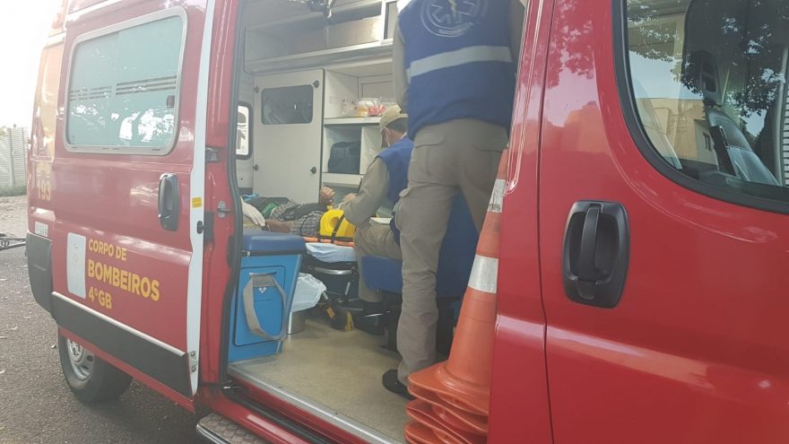 Jovem fica ferido após cair de rosto no asfalto, no bairro Neva