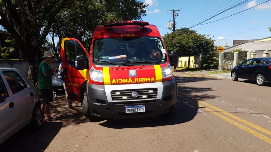 Menino de sete anos briga com o coleguinha na escola e precisa ser socorrido