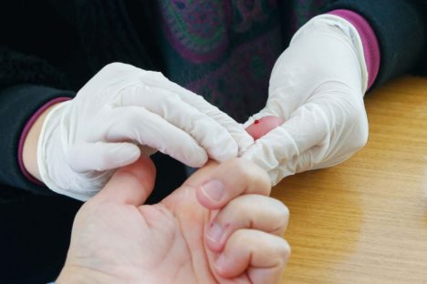 Ambulatório da UEM distribui autotestes de HIV e preservativos nesta quinta-feira Imagem referente a Ambulatório da UEM distribui autotestes de HIV e preservativos nesta quinta-feira