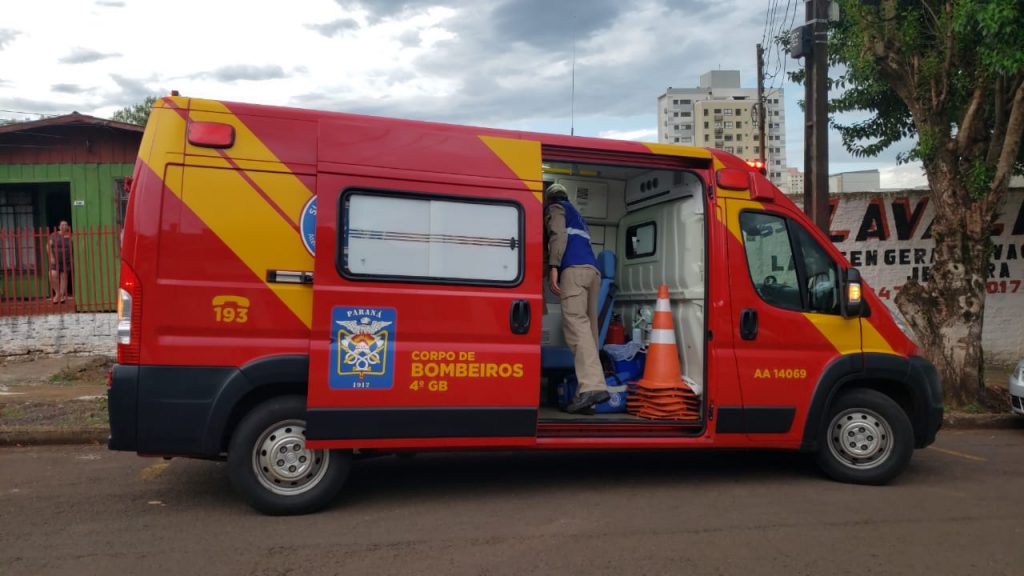 Após passar mal, homem sofre queda no Centro