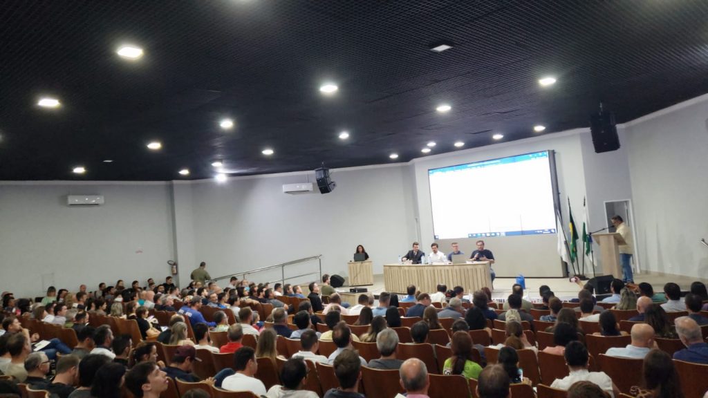 Audiência Pública sobre revisão no Plano Diretor é realizada com auditório lotado