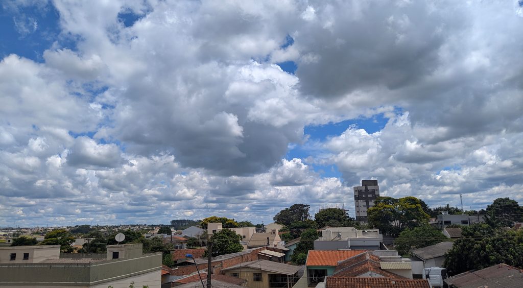 1º de dezembro faz calor e pode ocorrer pancadas de chuva em Cascavel; máxima deve ser de 29°C