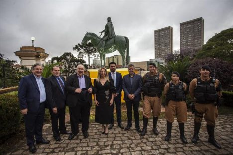 Curitiba – Estátua de Giuseppe Garibaldi inaugura o segundo Jardim das Esculturas de Curitiba Imagem referente a Curitiba – Estátua de Giuseppe Garibaldi inaugura o segundo Jardim das Esculturas de Curitiba
