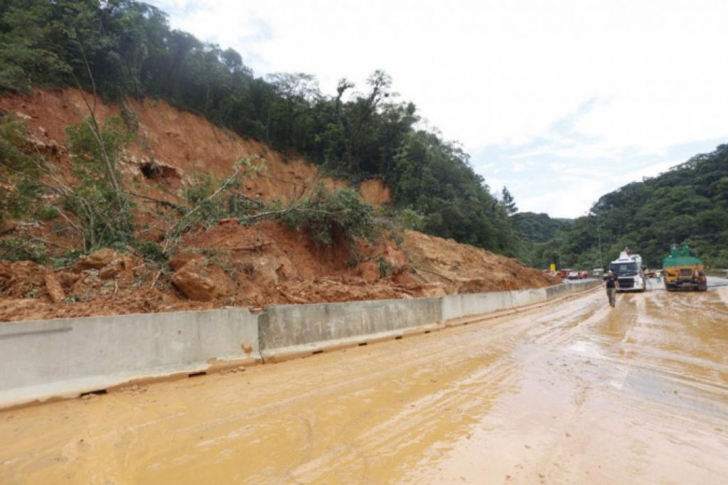 Rodovia BR-376 foi liberada para tráfego de veículos