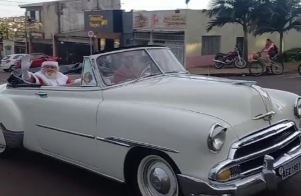 Papai Noel percorre ruas na Região Norte de Cascavel; nesta sexta ele terá ‘casa’ na Prefeitura