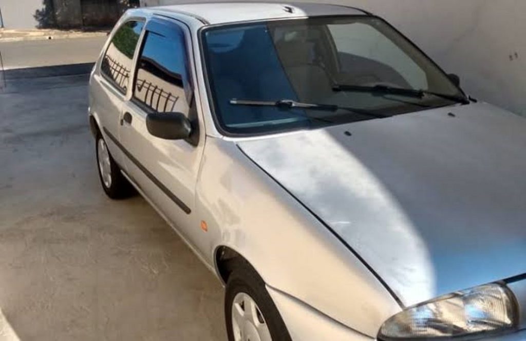 Fiesta placas AGV 6J12 foi furtado na Avenida Piquiri