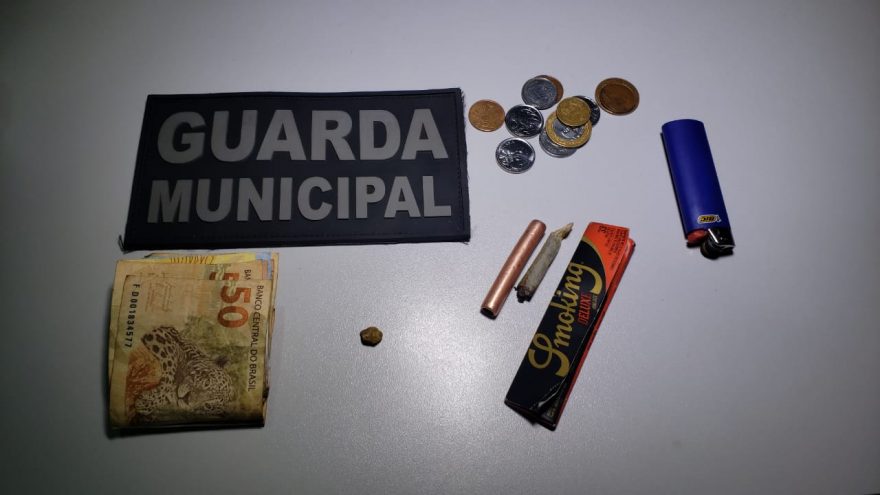 Jovem é detido com uma pedra de crack no Centro