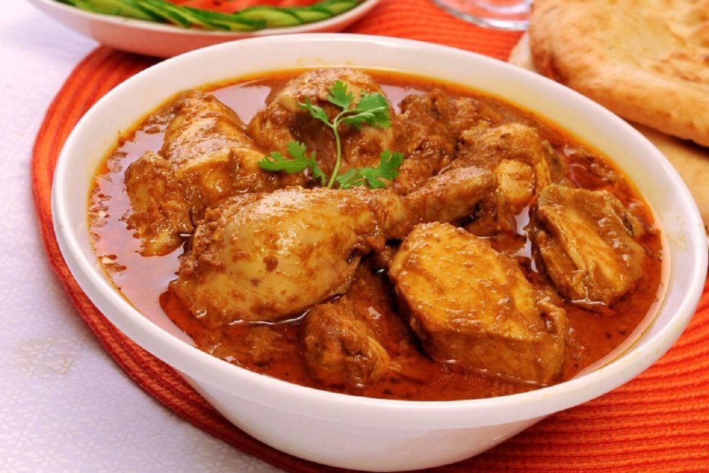 Hoje tem Frango à Caçadora e creme de milho no Restaurante Popular