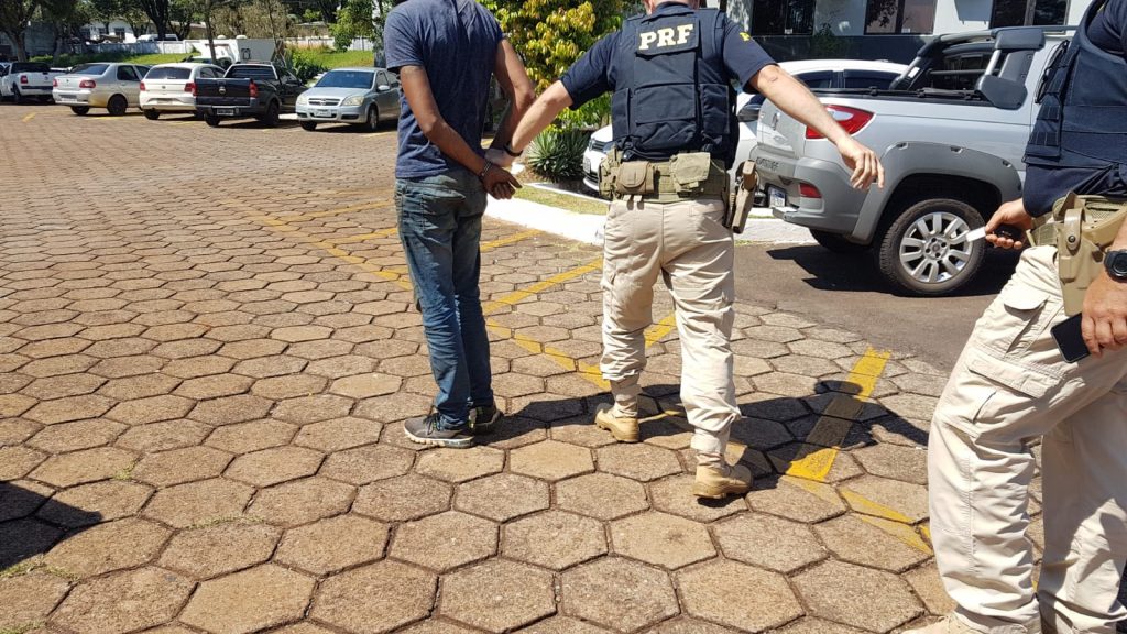 Homem é detido descartando fios de energia na BR-277