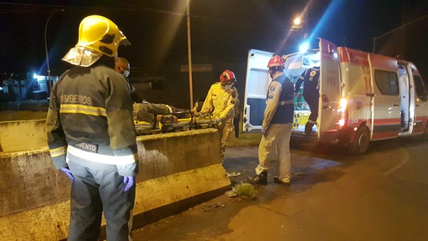 Idoso em situação de risco é socorrido no viaduto da Rocha Pombo