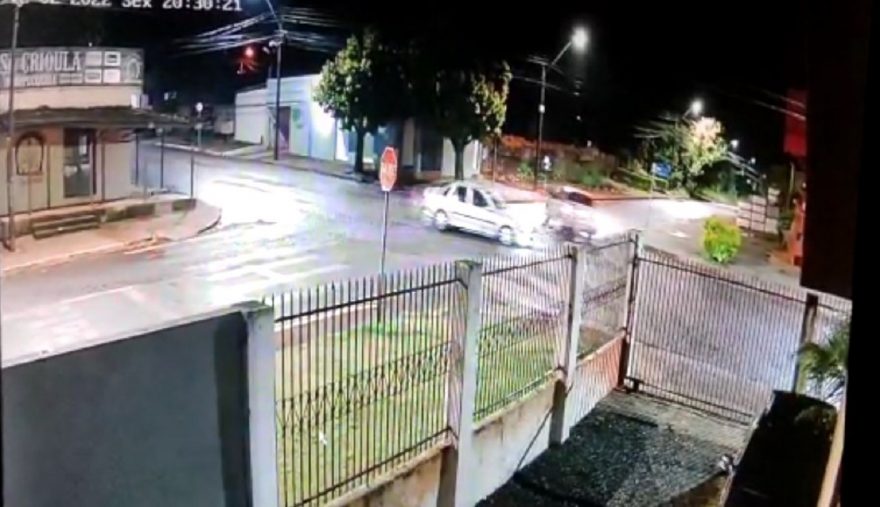 Câmera flagra forte impacto em acidente de trânsito no Morumbi