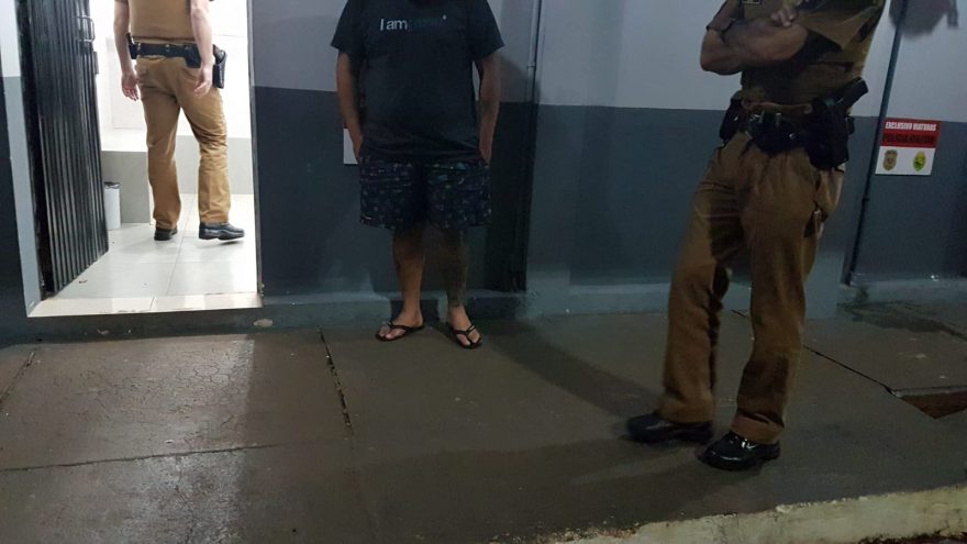 Homem dá ‘cavalo de pau’ com caminhonete, recusa bafômetro e é detido pela PM em Capitão