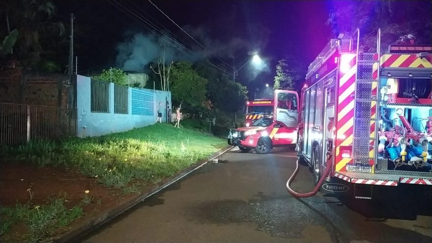 Residência fica parcialmente destruída após incêndio no Recanto Tropical